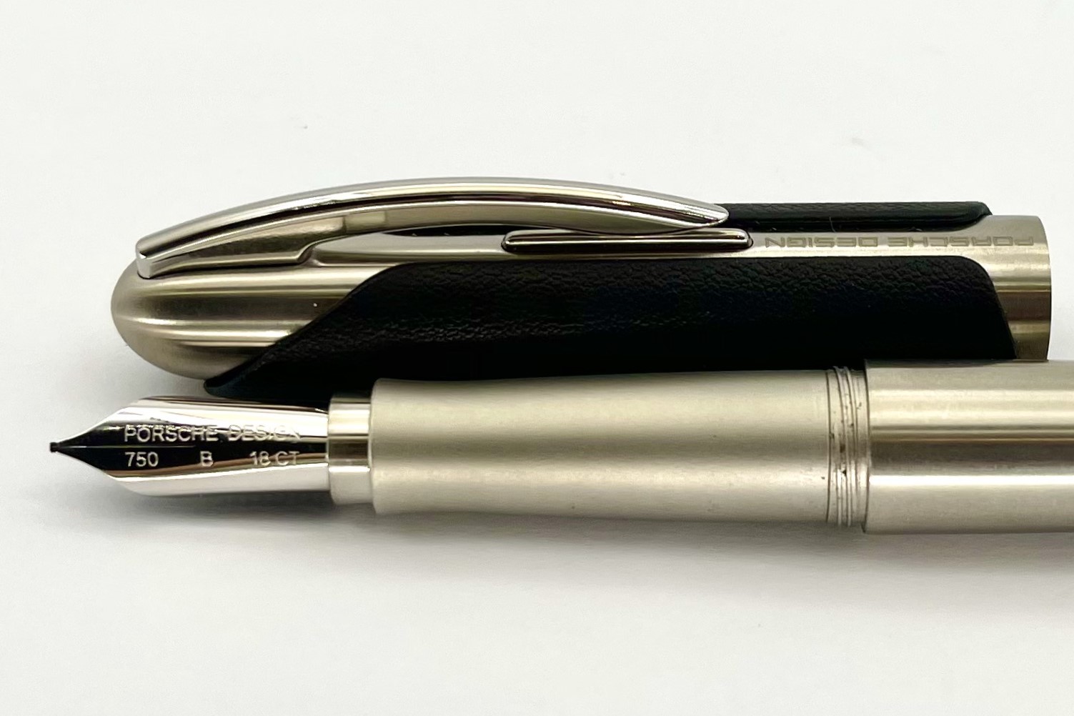 PorscheDesignP3150LeatherBlackFountainPen_J